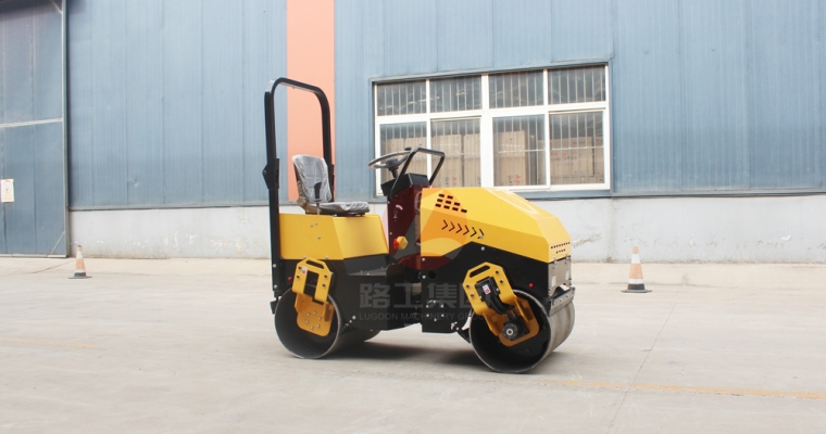 小型壓路機(jī)的詳細(xì)操作規(guī)程、技巧